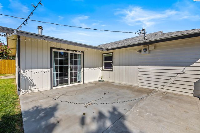 2404 Dallas St, Richland, WA 99352