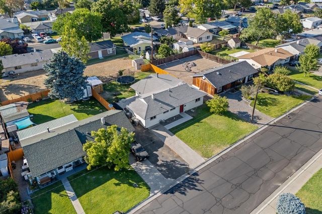 2404 Dallas St, Richland, WA 99352