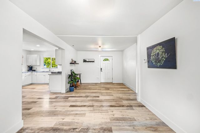 2404 Dallas St, Richland, WA 99352