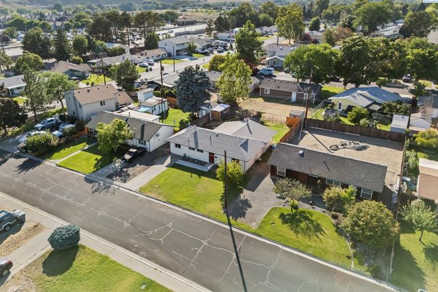 2404 Dallas St, Richland, WA 99352