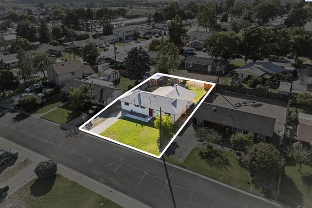 2404 Dallas St, Richland, WA 99352