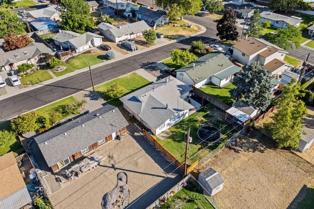 2404 Dallas St, Richland, WA 99352