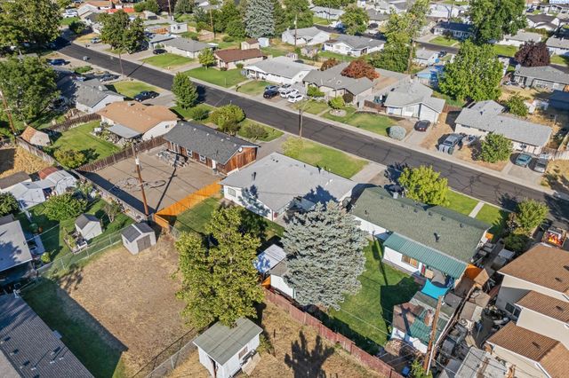 2404 Dallas St, Richland, WA 99352