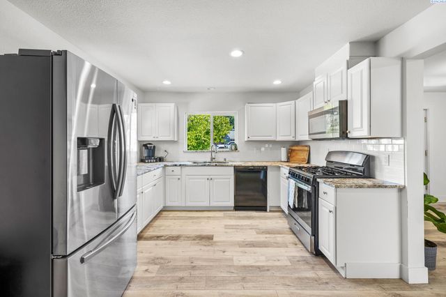 2404 Dallas St, Richland, WA 99352