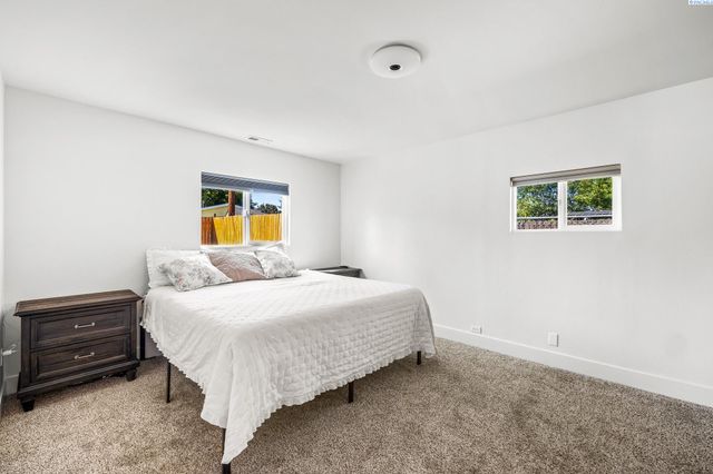 2404 Dallas St, Richland, WA 99352