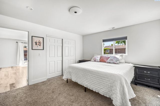 2404 Dallas St, Richland, WA 99352
