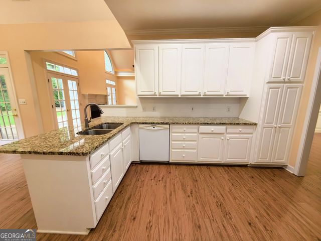 4009 Treemont Lane, Suwanee, GA 30024