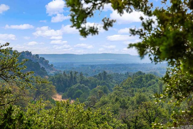 7625 N State Highway 16, Fredericksburg, TX 78624