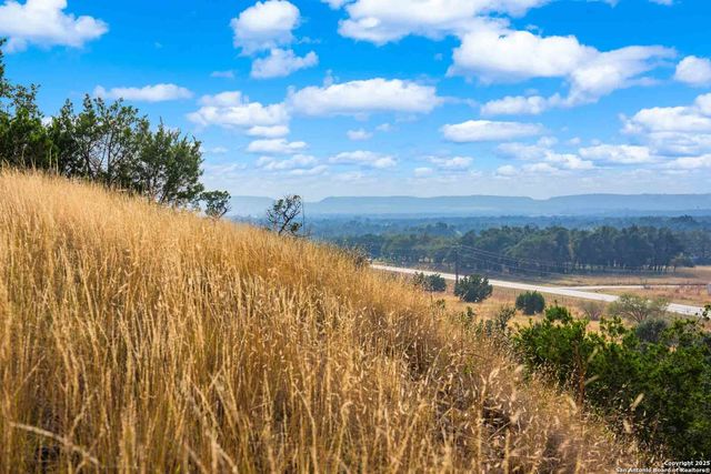 7625 N State Highway 16, Fredericksburg, TX 78624