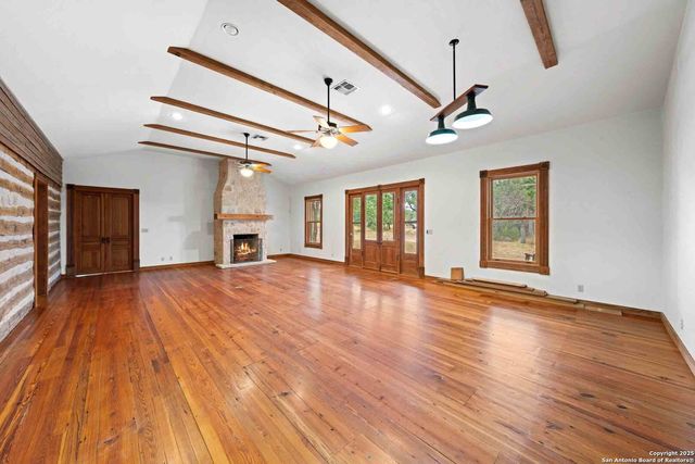 7625 N State Highway 16, Fredericksburg, TX 78624