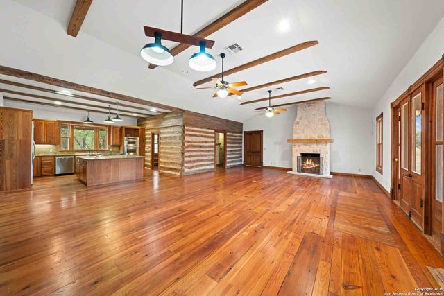 7625 N State Highway 16, Fredericksburg, TX 78624