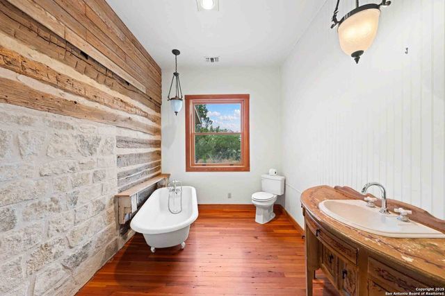 7625 N State Highway 16, Fredericksburg, TX 78624