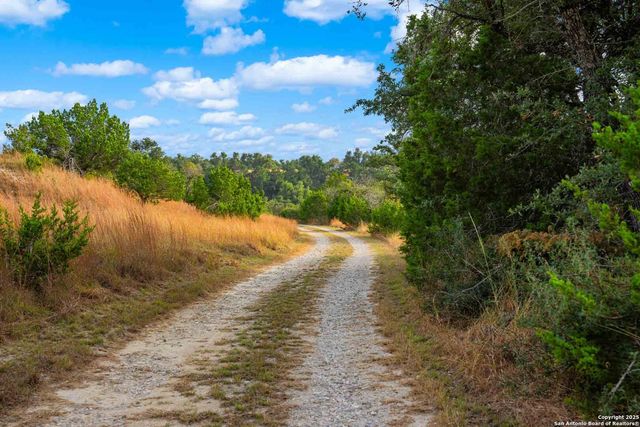 7625 N State Highway 16, Fredericksburg, TX 78624