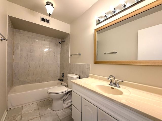 1452 Carol Court 2A, Palatine, IL 60074