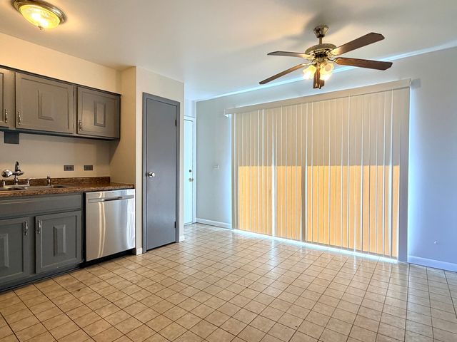 1452 Carol Court 2A, Palatine, IL 60074