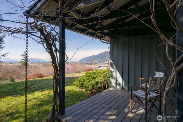 16021 Colony Road, Burlington, WA 98232