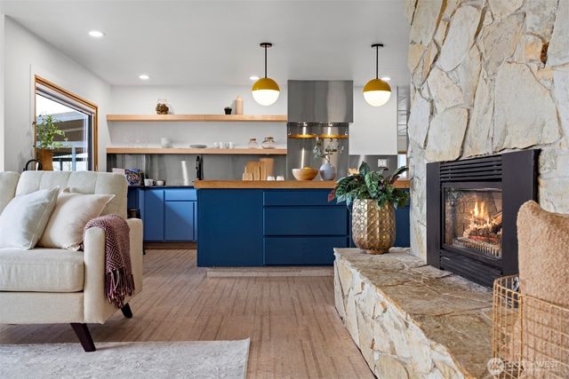 16021 Colony Road, Burlington, WA 98232