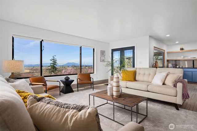 16021 Colony Road, Burlington, WA 98232