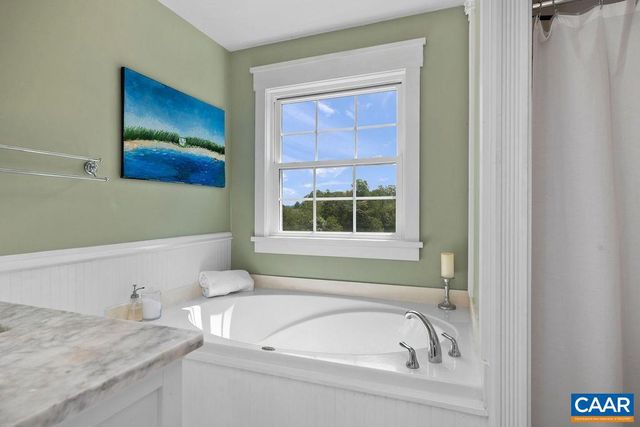 23 LOOKAWAY HILLS DR, Afton, VA 22920