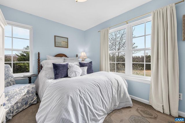 23 LOOKAWAY HILLS DR, Afton, VA 22920