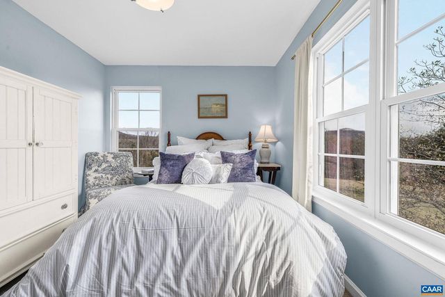 23 LOOKAWAY HILLS DR, Afton, VA 22920