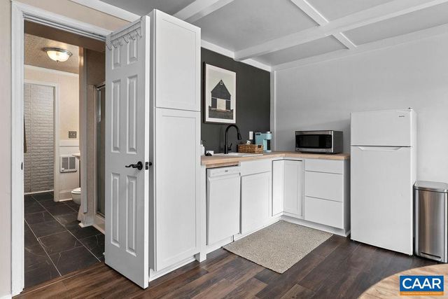 23 LOOKAWAY HILLS DR, Afton, VA 22920