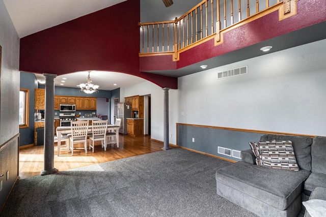 5290 Fawn TRAIL, Hartford, WI 53027