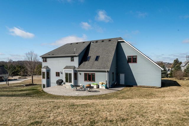 5290 Fawn TRAIL, Hartford, WI 53027