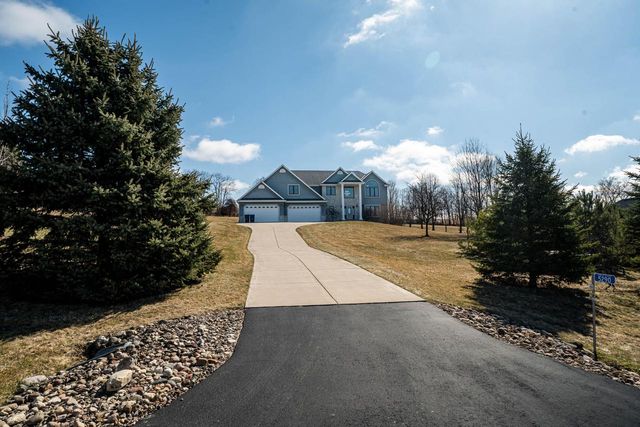 5290 Fawn TRAIL, Hartford, WI 53027