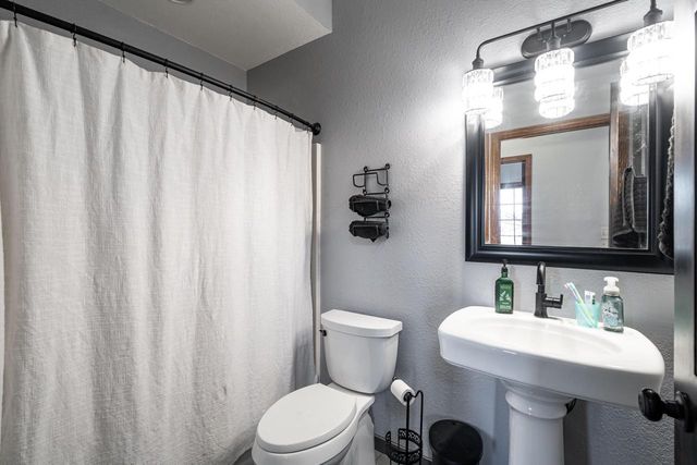 5290 Fawn TRAIL, Hartford, WI 53027