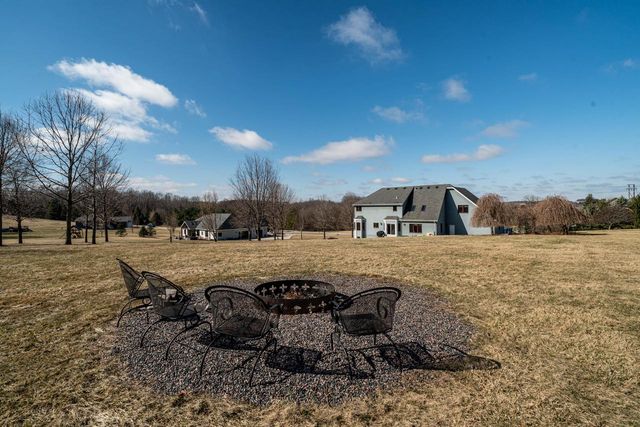 5290 Fawn TRAIL, Hartford, WI 53027
