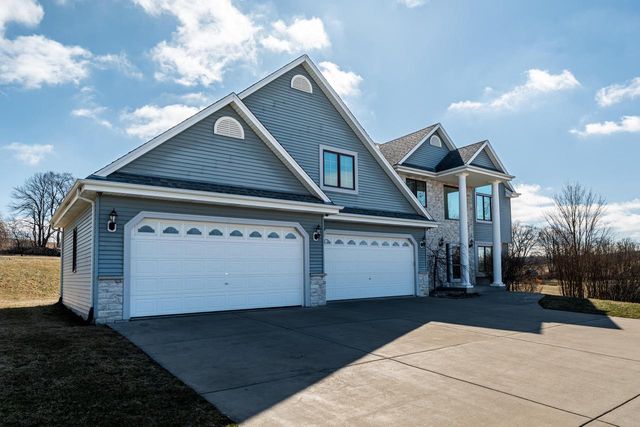 5290 Fawn TRAIL, Hartford, WI 53027