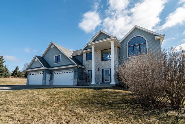 5290 Fawn TRAIL, Hartford, WI 53027