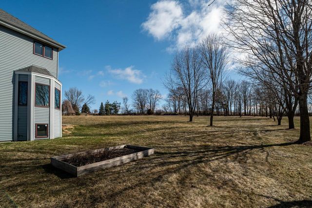 5290 Fawn TRAIL, Hartford, WI 53027