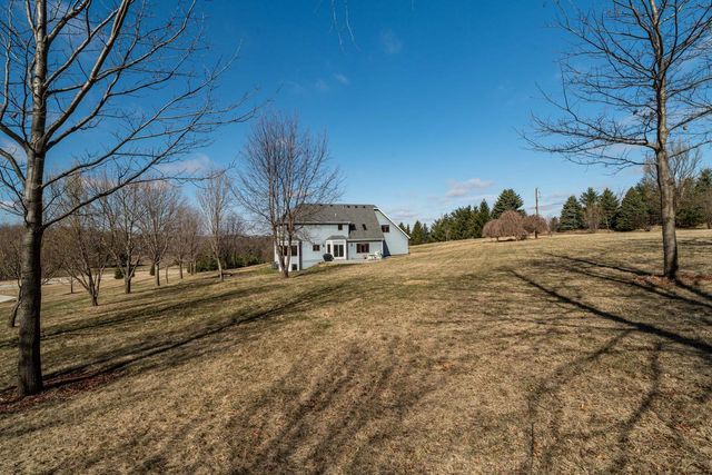 5290 Fawn TRAIL, Hartford, WI 53027