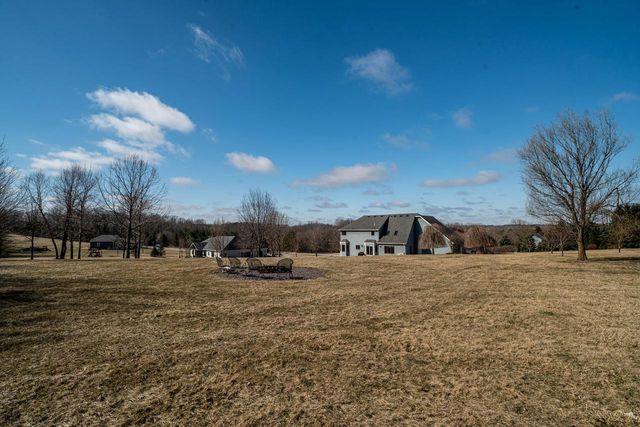 5290 Fawn TRAIL, Hartford, WI 53027