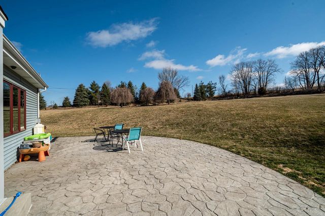 5290 Fawn TRAIL, Hartford, WI 53027