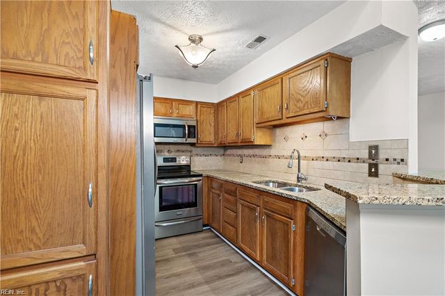 744 Rock Crest Ct Apt 303, Newport News, VA 23602