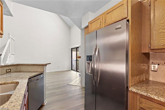 744 Rock Crest Ct Apt 303, Newport News, VA 23602