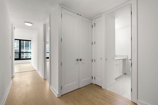 1030 N State Street 28H, Chicago, IL 60610
