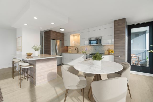 1030 N State Street 28H, Chicago, IL 60610
