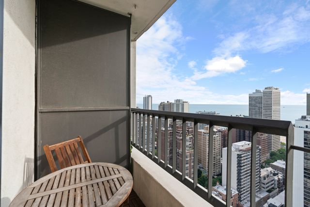 1030 N State Street 28H, Chicago, IL 60610
