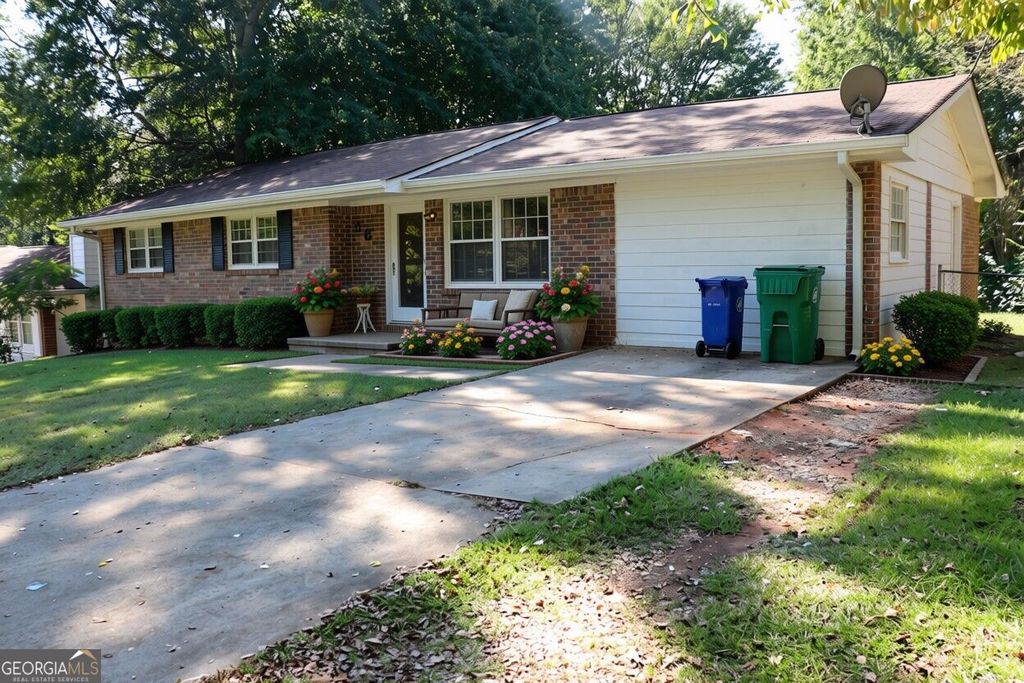 884 Pine Roc Drive, Stone Mountain, GA 30083 — photo 2