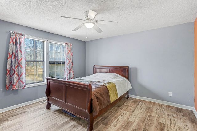 1038 Red Fox Ln, White House, TN 37188