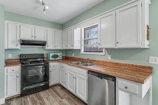 1038 Red Fox Ln, White House, TN 37188