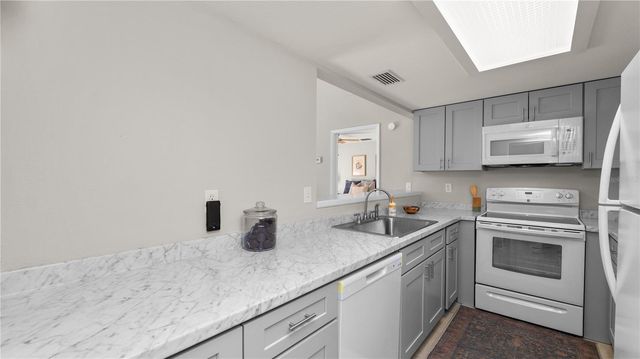 1880 N CRYSTAL LAKE DRIVE 3, Lakeland, FL 33801