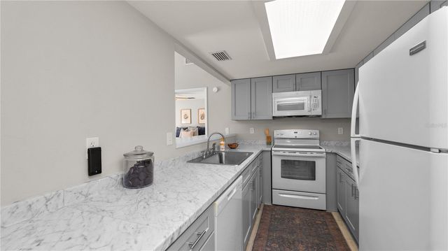 1880 N CRYSTAL LAKE DRIVE 3, Lakeland, FL 33801