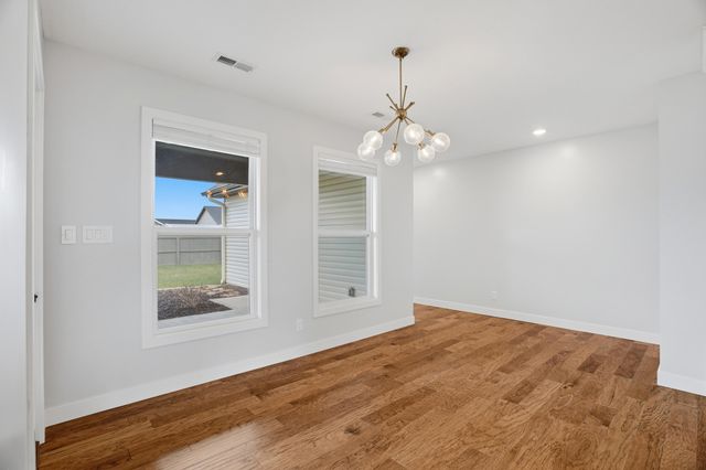 711 ADDIE LN, Centralia, MO 65240