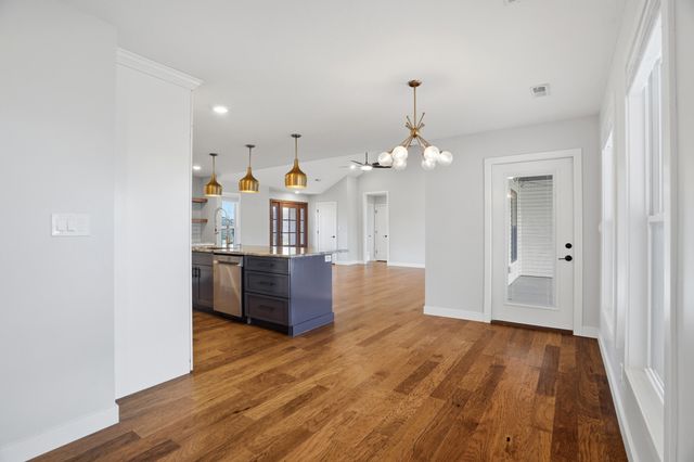 711 ADDIE LN, Centralia, MO 65240