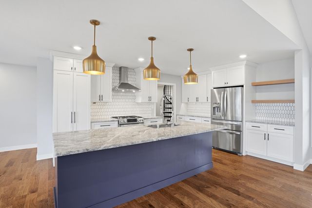 711 ADDIE LN, Centralia, MO 65240